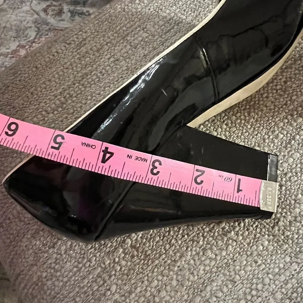 Etienne Aigner gorgeous Gabriel size 9 patent leather black & cream wedge pumps